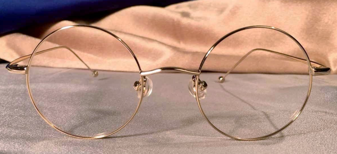 Plastic or Metal Frame EyeGlasses?